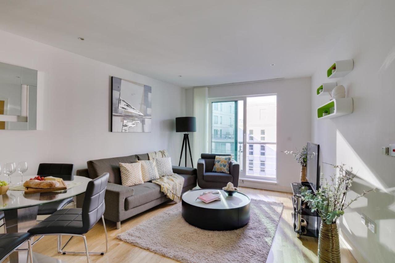 Apartmán St. George Wharf By Thesqua.Re Londýn Exteriér fotografie